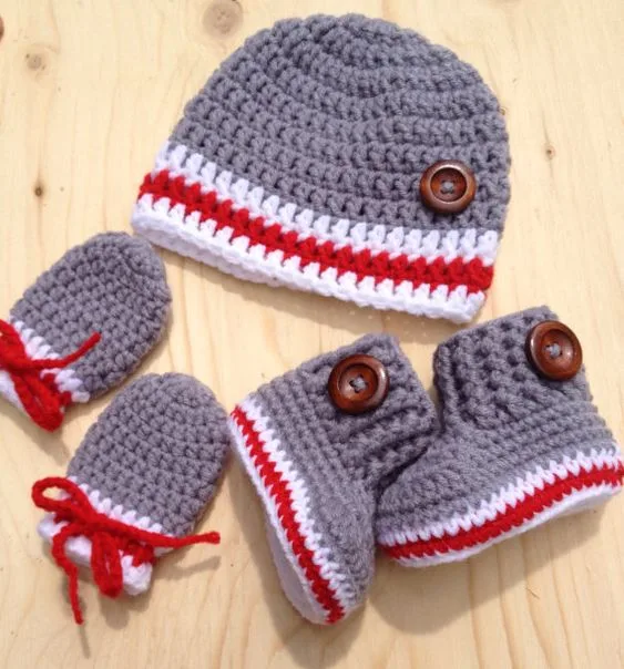 handmade baby crochet winter shoes and cap set